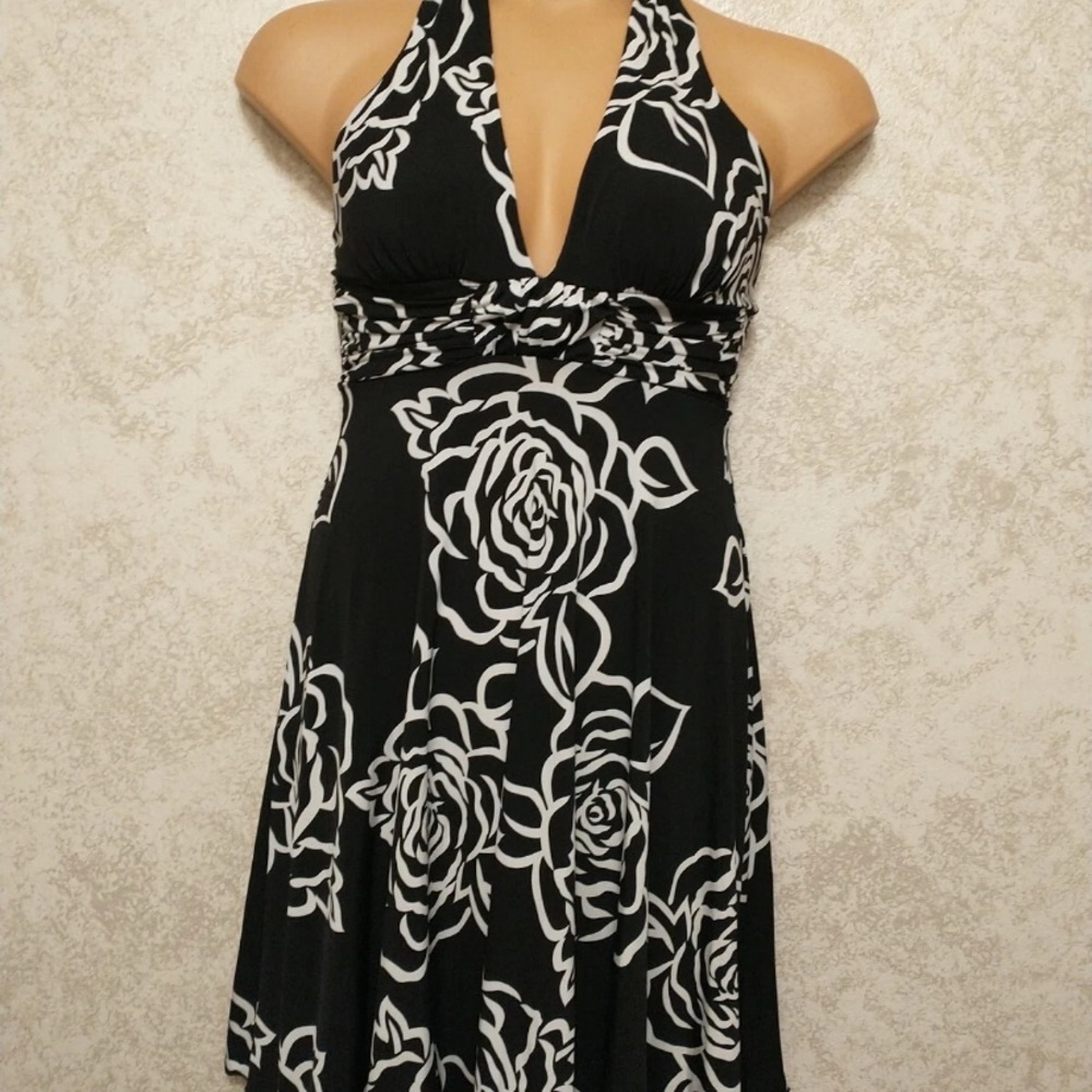 AUW Black and White Floral Backless Dress